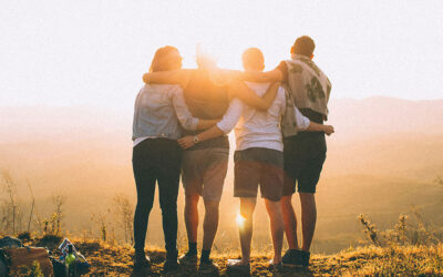 Spesiale tye saam met vriende en familie